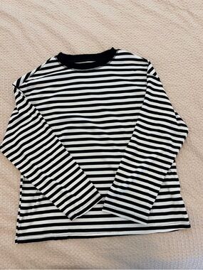 Black & White Striped Long Sleeve Top